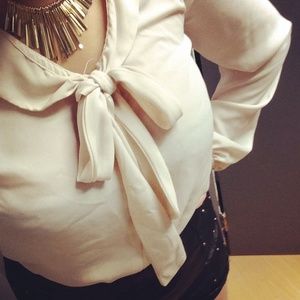 🎀Cream White long sleeve top